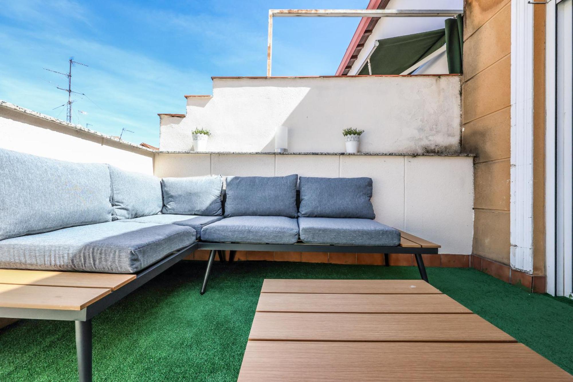 Atico Reformado Con Terraza En Tirso De Molina Para 4 Personas Alquiler Temporal มาดริด ภายนอก รูปภาพ