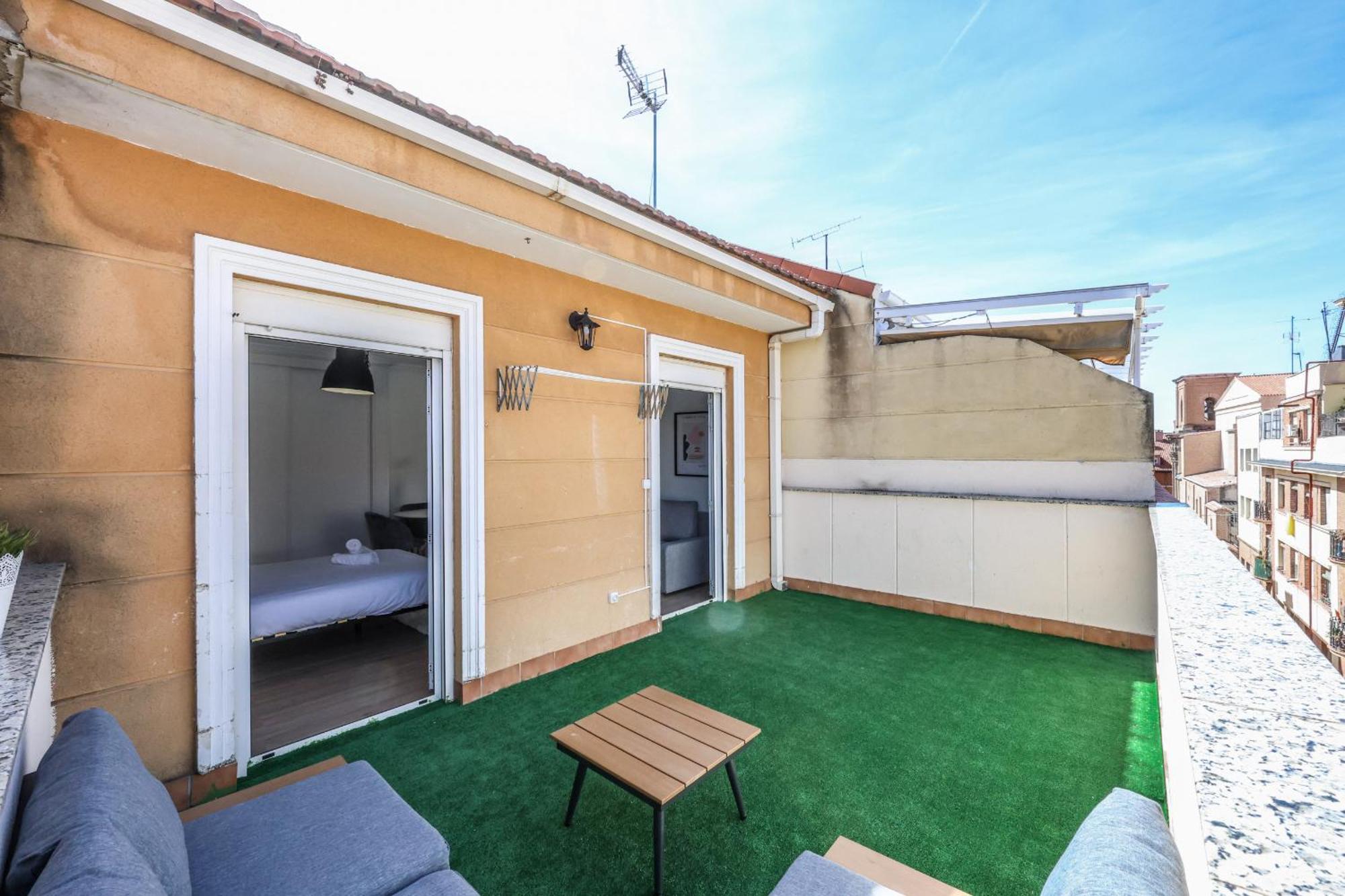 Atico Reformado Con Terraza En Tirso De Molina Para 4 Personas Alquiler Temporal มาดริด ภายนอก รูปภาพ